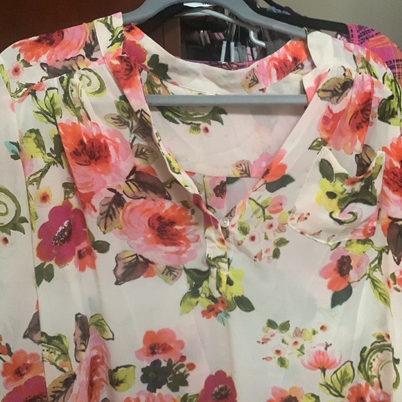 Sheer floral print 3/4 sleeves notchet keyhole - Picture 4 of 4